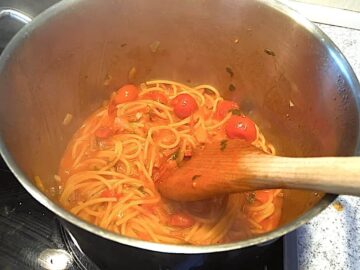 billede med færdigkogt one pot spaghetti