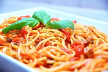 billede med one pot spaghetti med chorizo
