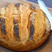 billede med franskbrød i gryde