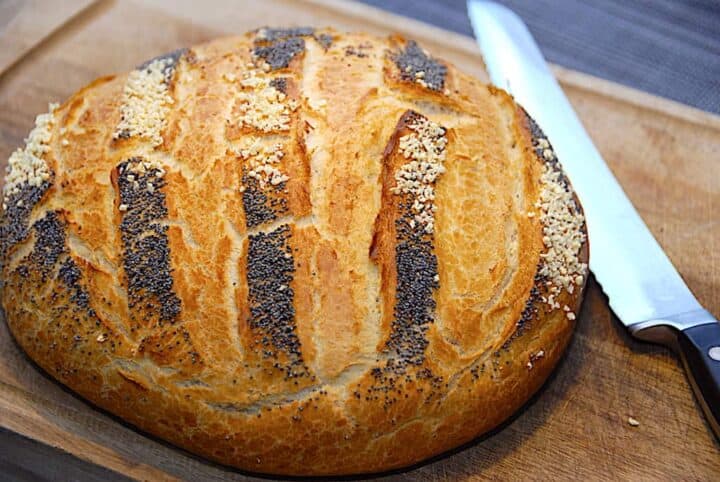 billede med franskbrød i gryde