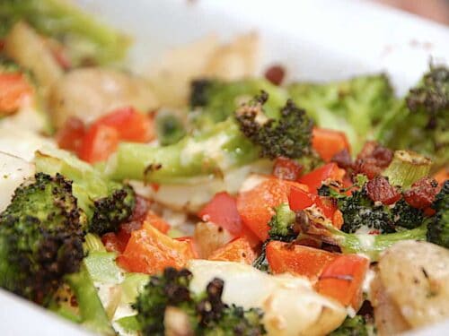 baconfad med kartofler og broccoli