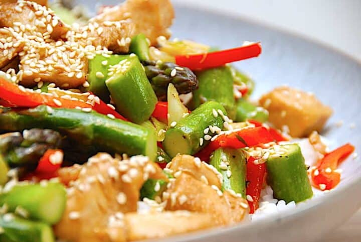 stir fry opskrift med kylling og asparges