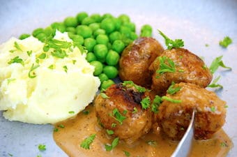 svenske kødboller med mos og sovs