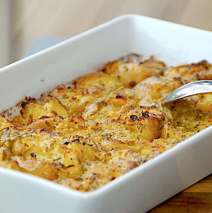 Pommes Anna opskrift på kartofler bagt i lag Madens Verden