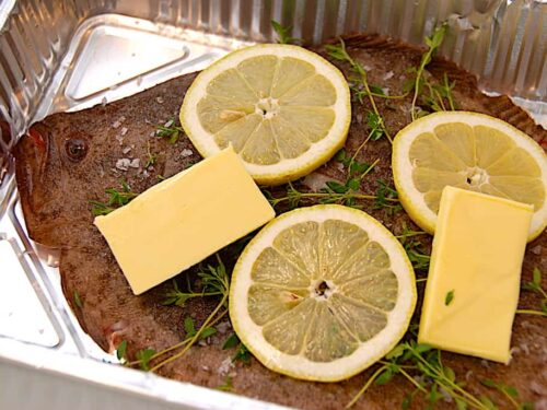 et billede med dampet pighvar i ovn eller grill