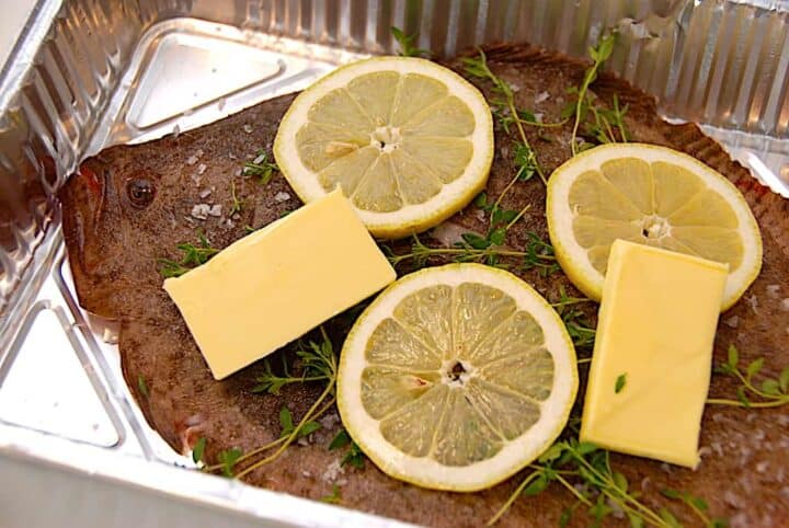 et billede med dampet pighvar i ovn eller grill