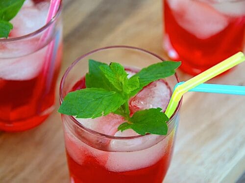 billede med hvidvin med rabarber drink