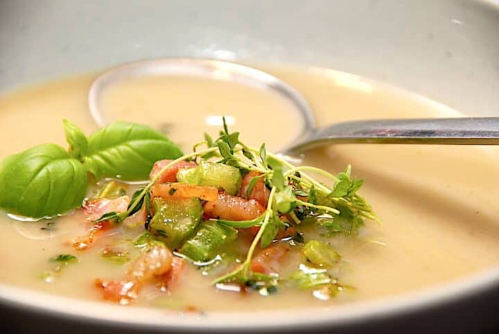 Billede af hvid bønnesuppe.