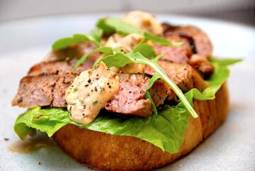 Billede af steak sandwich.