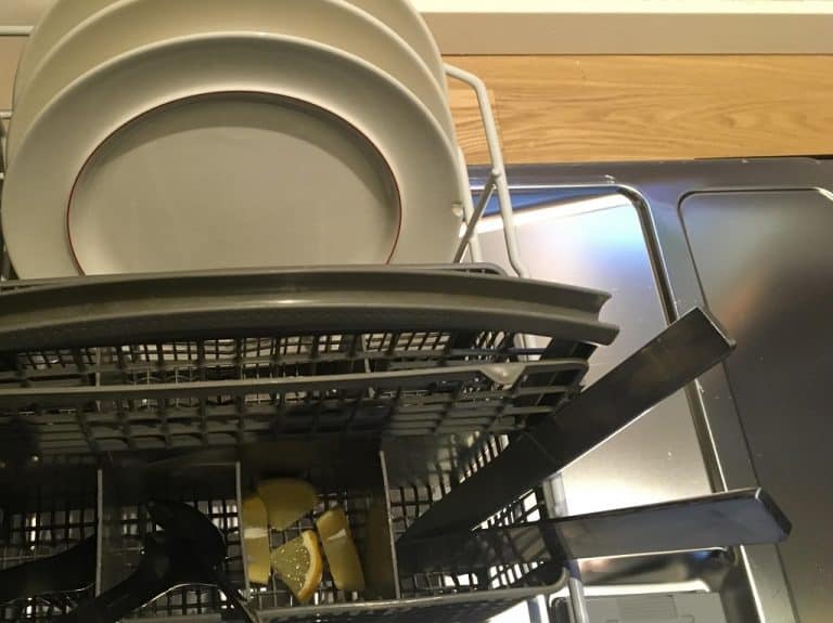 Citron i bestikskuffen er et af mange tips til opvaskemaskinen