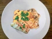 Bagt pighvar er en luksusspise, som du bør unde dig selv. Prøv den sammen med svampe, jordskokker og frisk pasta. Foto: Modelfoto fra projekt FiSK.