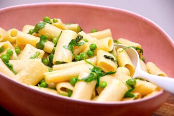 Billede af citronpasta med ærter.