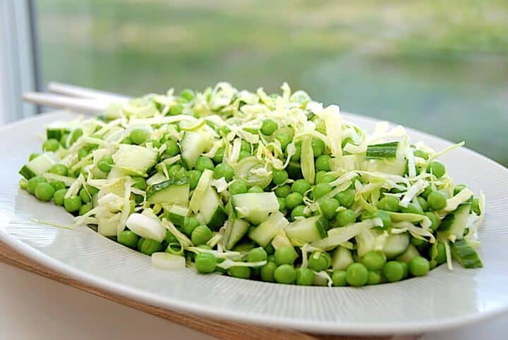 billede til ærtesalat med spidskål