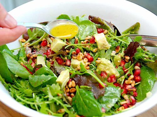 billederesultat for grøn salat med granatæble og avocado
