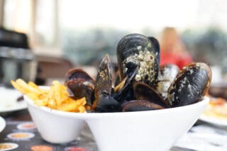 Moules frites - muslinger med pommes frites