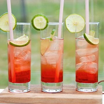 Shirley Temple drink med grenadine og Ginger Ale