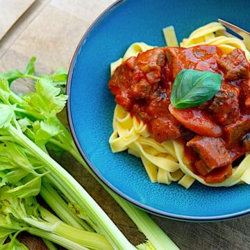 italiensk gullasch med pasta