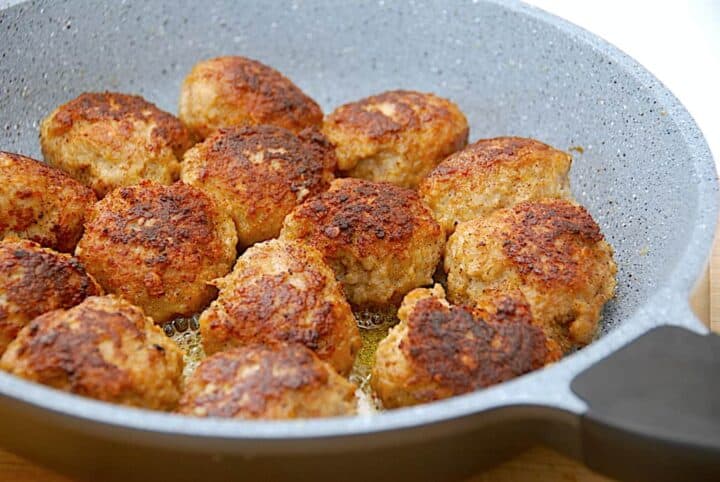 Billede af frikadeller.