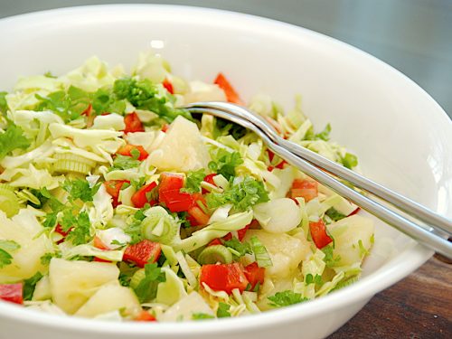 billede till spidskålssalat med ananas