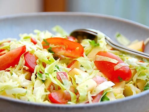 spidskålssalat med tomater