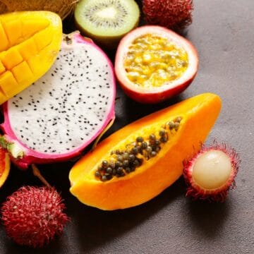 Eksotiske frugter findes i mange former, farver og smage - fra sød papaya og cherimoya til syrlig passionsfrugt og stjernefrugt.