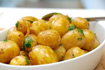 billede med kartofler med brunet smør