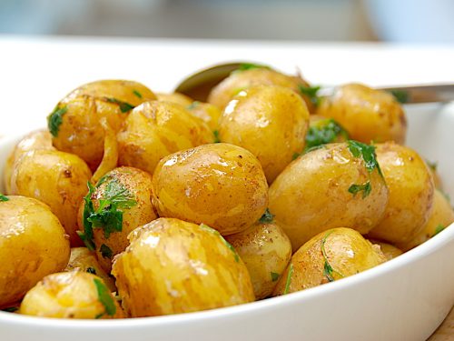 billede med kartofler med brunet smør