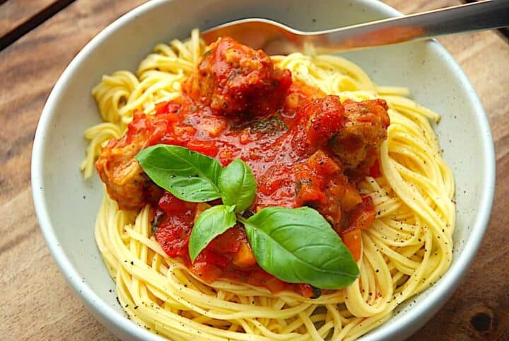 billede med pasta med kyllingekødboller