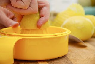 presning af citron til lemonade