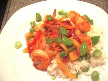 Tigerrejer og grønsager i chilisauce