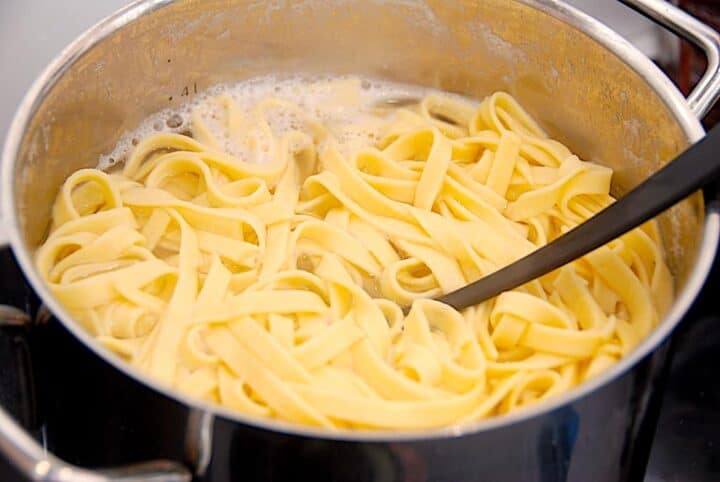 billederesultat for kogning af hjemmelavet pasta