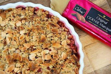 billederesultat for rabarbercrumble med marcipan
