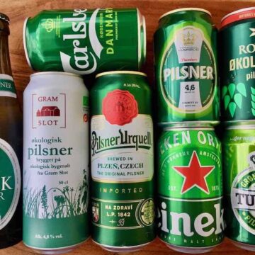 Udvalget af den almindelige pilsner-øl er stort. En flaske kan fås for blot 2 kroner, men er den værd at drikke? Ja, viser denne smagstest af øl. Foto: Charlotte Mithril / Madensverden.dk