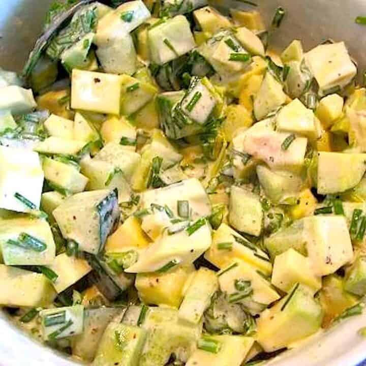 Avocadosalsa med avocado, agurk og creme fraiche