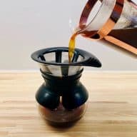 Du kan sagtens lave din egen cold brew kaffe. Metoden er simpel og din næse og smagsløg vigtige redskaber, når du skal lave den. Foto: Charlotte Mithril / Madensverden.dk