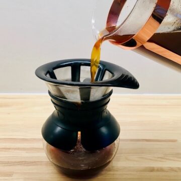 Du kan sagtens lave din egen cold brew kaffe. Metoden er simpel og din næse og smagsløg vigtige redskaber, når du skal lave den. Foto: Charlotte Mithril / Madensverden.dk