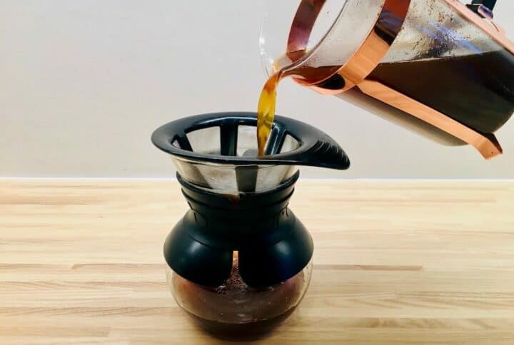 Du kan sagtens lave din egen cold brew kaffe. Metoden er simpel og din næse og smagsløg vigtige redskaber, når du skal lave den. Foto: Charlotte Mithril / Madensverden.dk