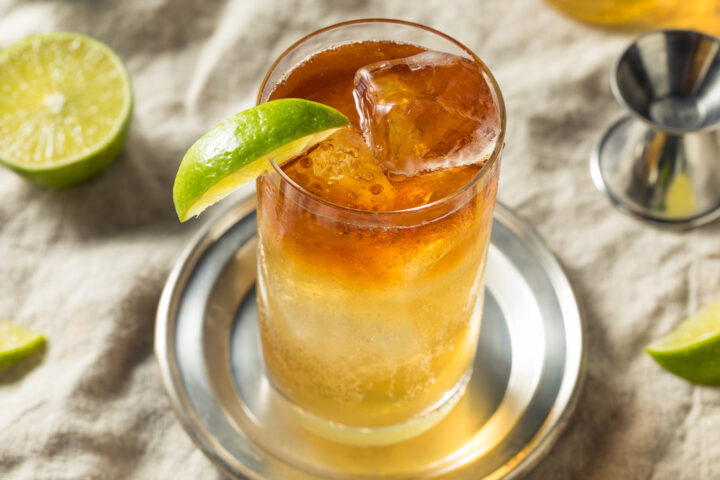 Billede af dark and stormy drink.