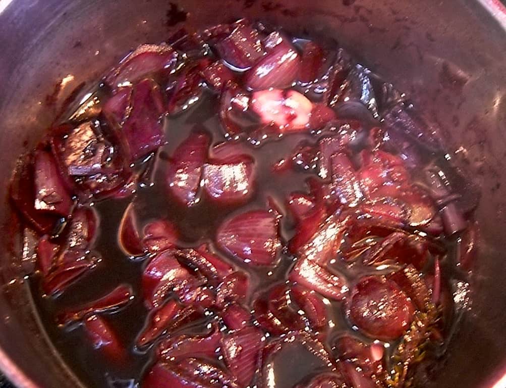 Rødvinssovs - opskrift på lækker sauce med rødvin