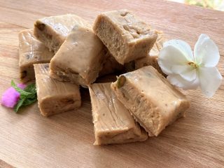 Fudge med nødder