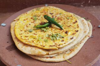 Indiske fladbrød med blomkålsfyld