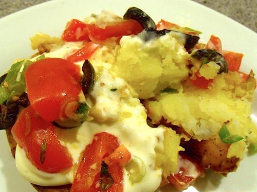 billederesultat for knuste bagekartofler med tomattopping