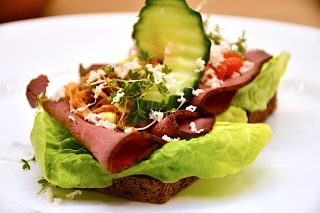 billederesultat for smørrebrød med roastbeef