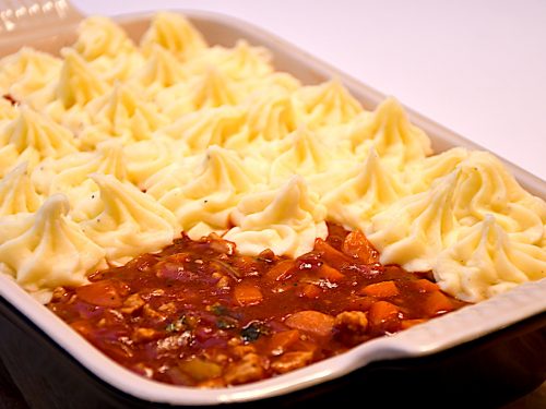 billederesultat for Ellas kødsovs med kartoffelmos i fad