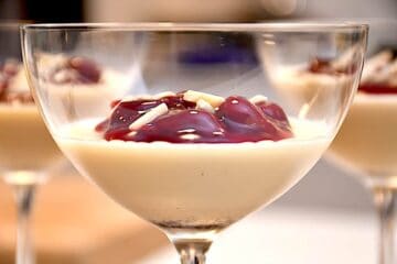 billederesultat for jule panna cotta med kirsebær