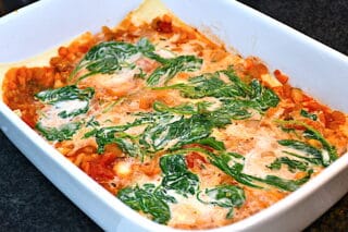 vegetar lasagne bygges op lag for lag