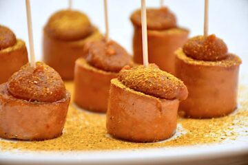 billederesultat for currywurst pølser med karry