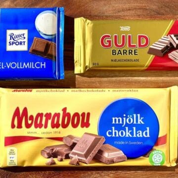 Tre populære slags mælkechokolade fra henholdsvis Ritter Sport, Toms Guldbarre og Marabou. De har alle et højt indhold af sukker og fedt, men der er ikke stor forskel. Foto: Charlotte Mithril.