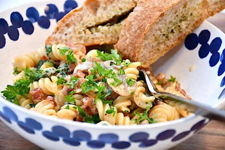 pastaret med champignon og flødesovs