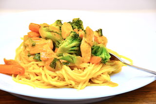 wok med kylling og grøntsager